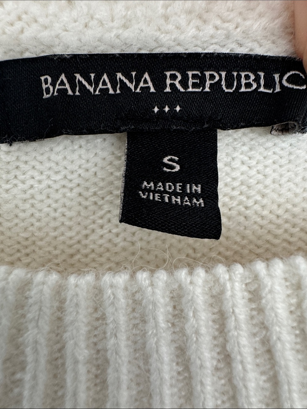 Banana Republic Cream Crewneck Sweater - Picture 2 of 2